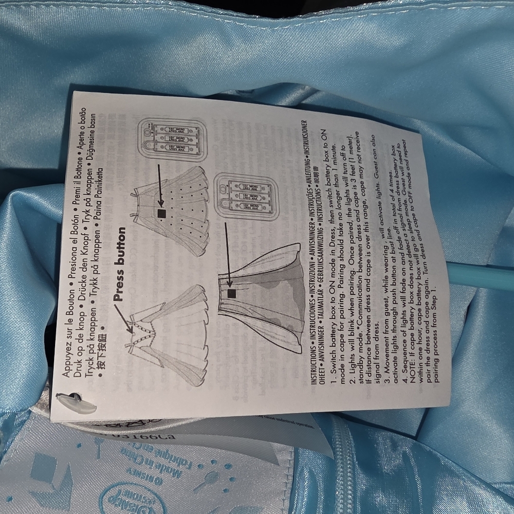 Disney ELSA Frozen Dress Costume, Lights Up, NWT - Girls Size 8 - Picture 8 of 12